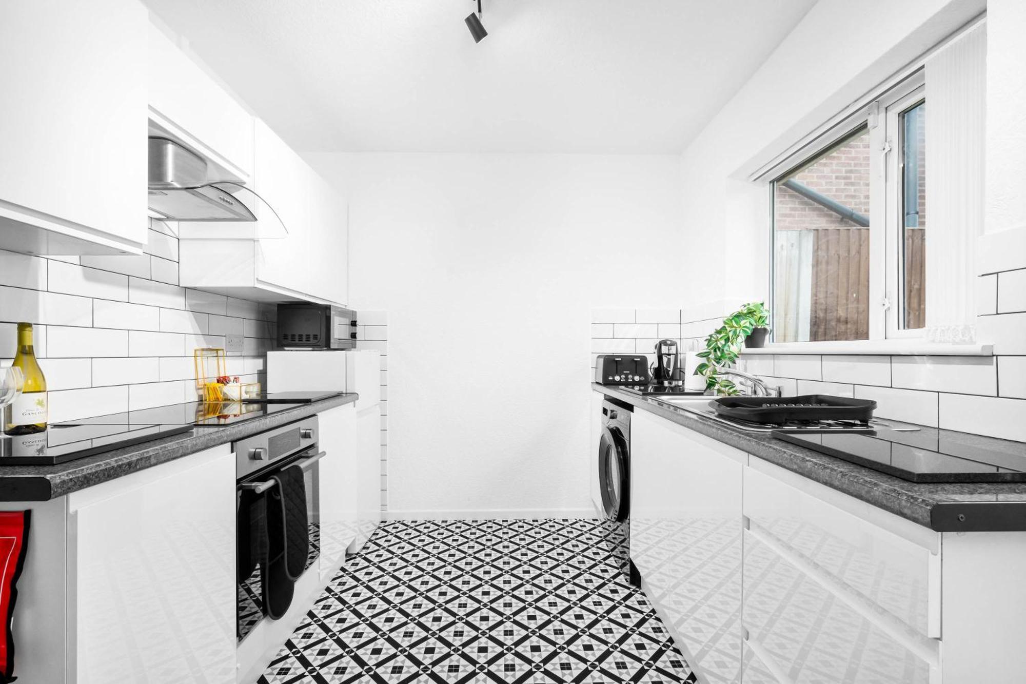 Large 4 Bedroom - Parking - Sutton Coldfield - Rated - 75c * Birmingham