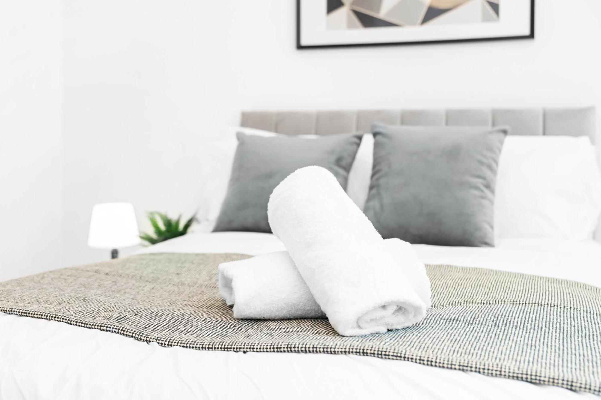Large 4 Bedroom - Parking - Sutton Coldfield - Rated - 75c * Birmingham
