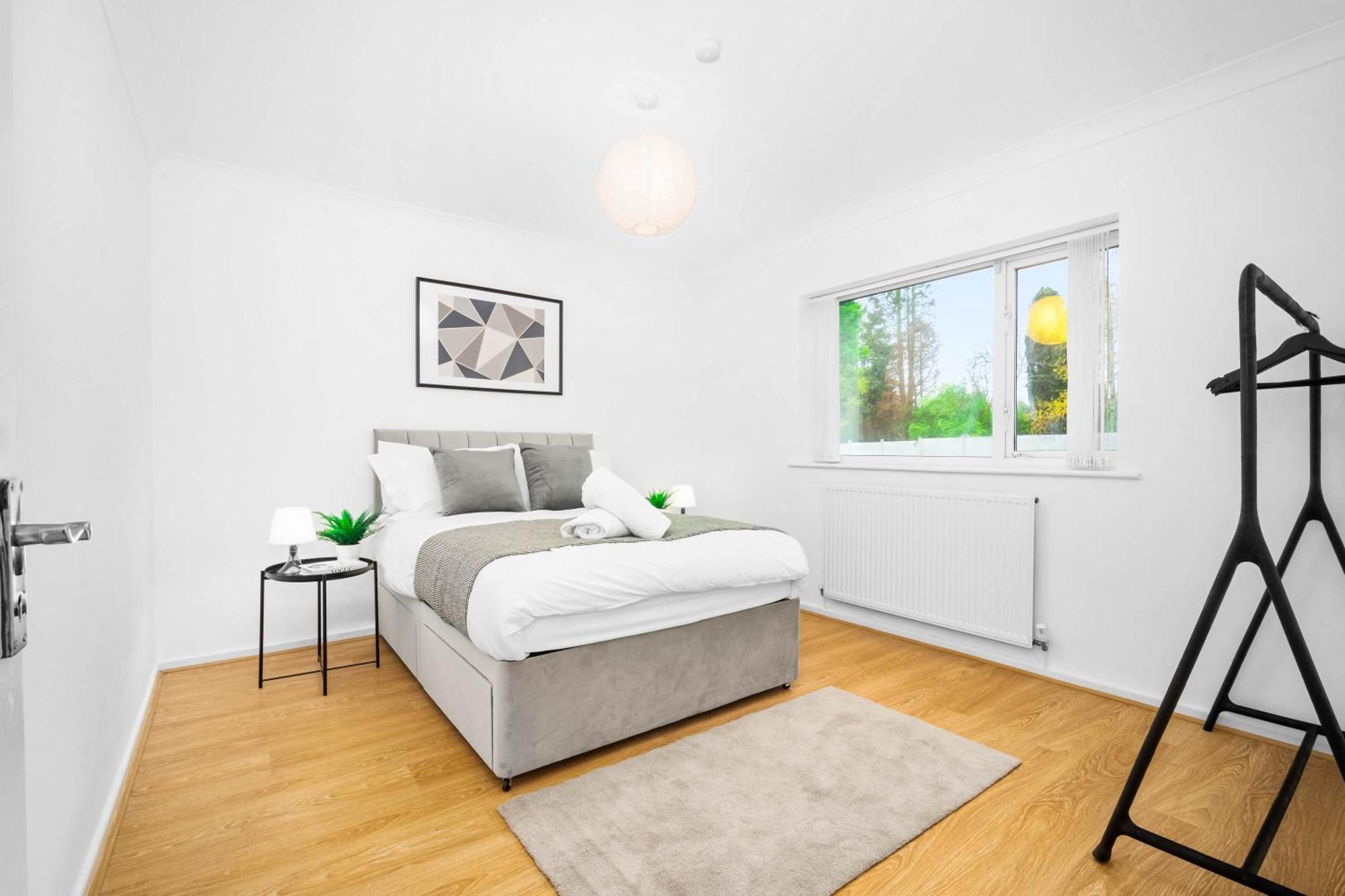 Large 4 Bedroom - Parking - Sutton Coldfield - Rated - 75c Birmingham