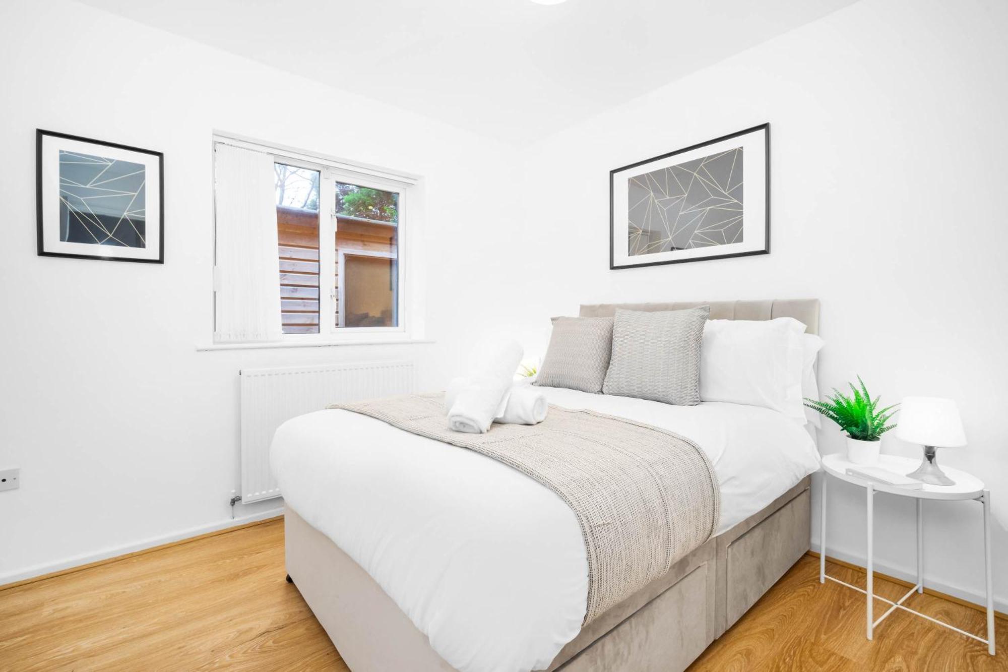 Large 4 Bedroom - Parking - Sutton Coldfield - Rated - 75c *