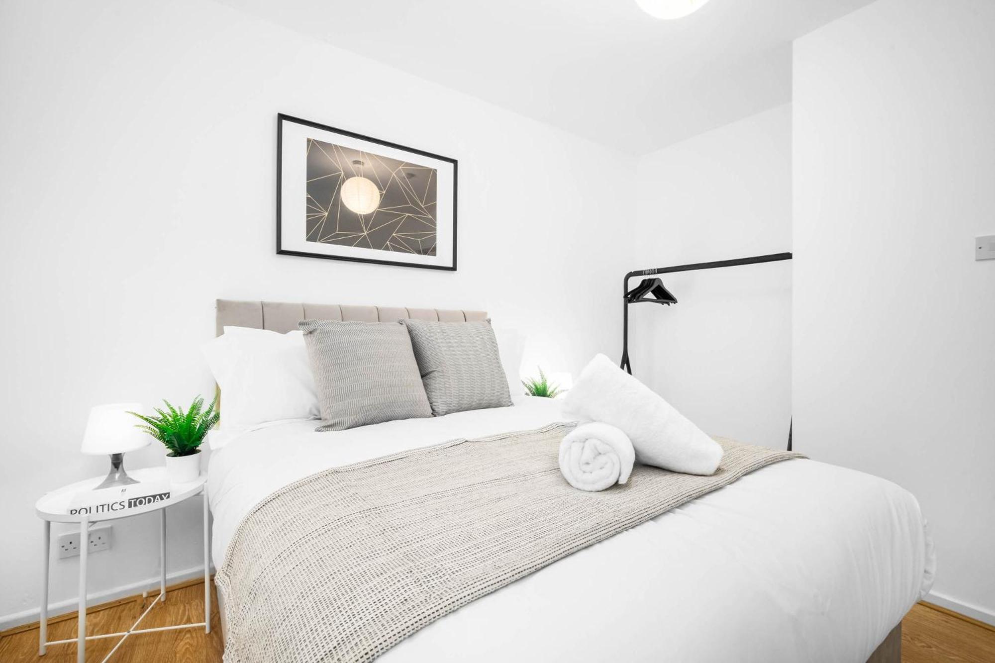 Large 4 Bedroom - Parking - Sutton Coldfield - Rated - 75c Holiday home Birmingham