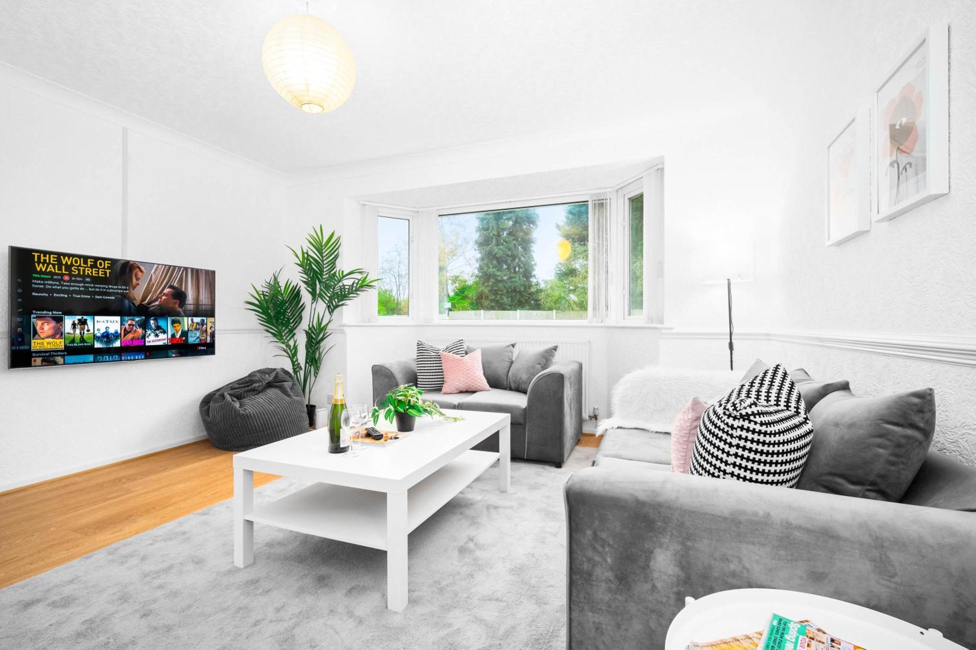 Holiday home Large 4 Bedroom - Parking - Sutton Coldfield - Rated - 75c *